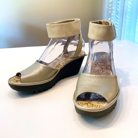 FLY London Women's Yula White Pearl Leather Wedge Pumps EU Size 37 US 6.5 / 7 - Picture 3 of 11